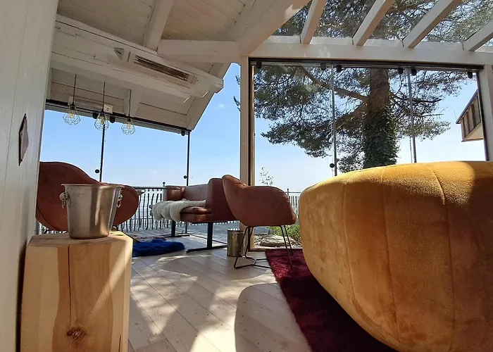 Piccolo Paradiso - Adults Only *